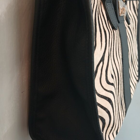 LA Marey Zebra Tote - Picture 10 of 11